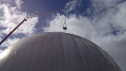 Des Américains auscultent le Radôme