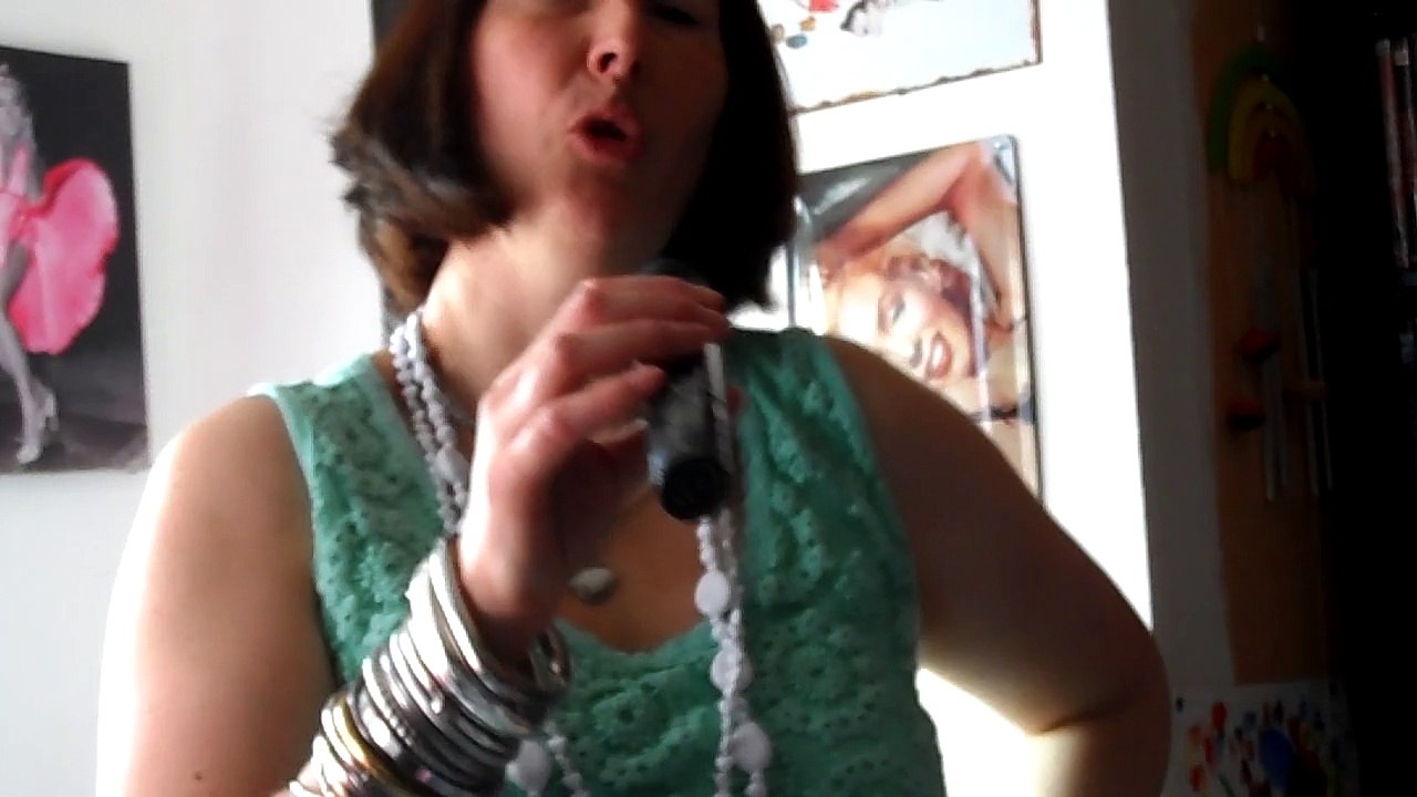 ADAMO J AVAIS OUBLIE QUE LES ROSES SONT ROSE ....