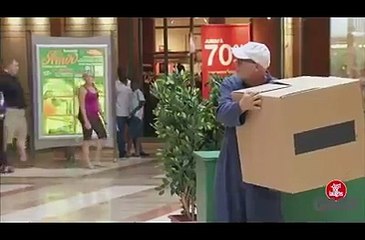 Watch the Creepy Hand Emerges from Pants !