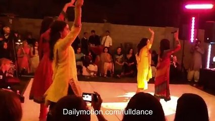 Pakistani Mehndi Dance Chamak Chaloooo