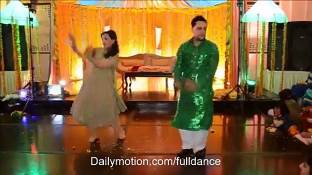 Pakistani Wedding Mehndi Dance _ Song DILLI WALI GIRLFRIEND