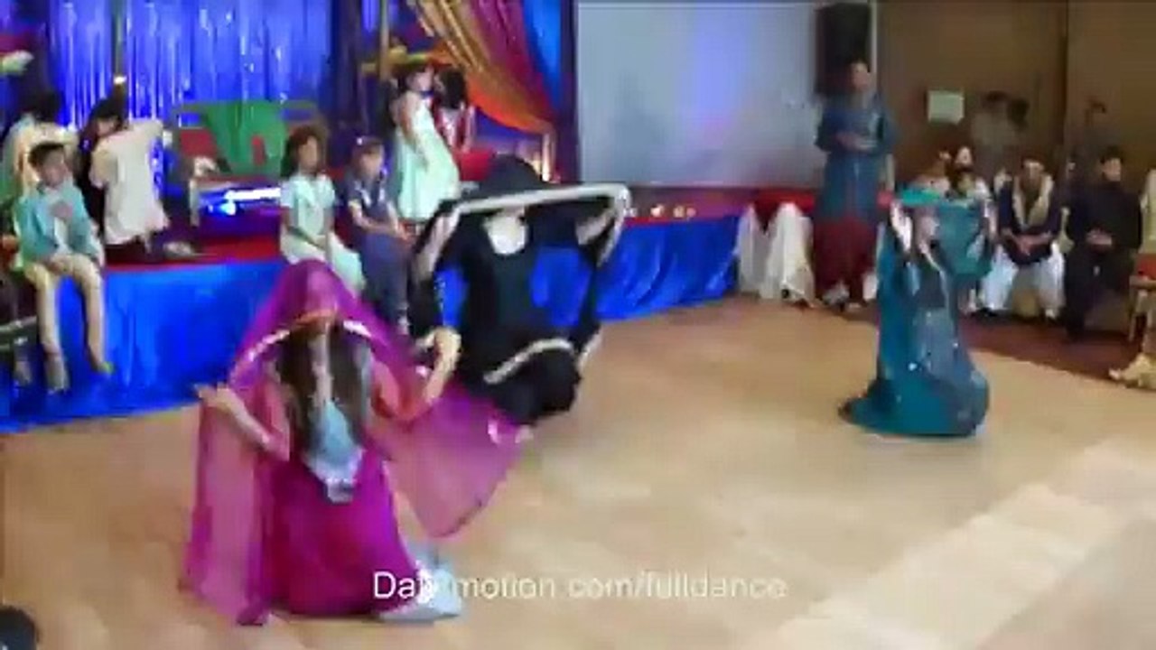 Pee Loo Mehndi Best Desi Dance