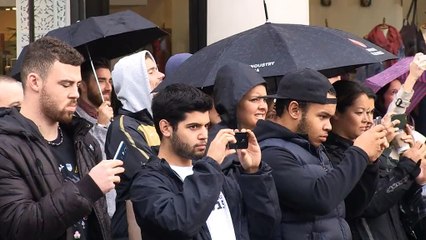 Rugby - Lomu surprend Londres avec son haka