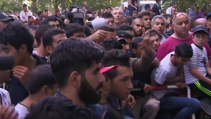 ميركل تشدد على ضرورة اندماج اللاجئين