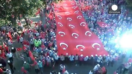 Multitudinaria manifestación en Ankara contra el terrorismo kurdo