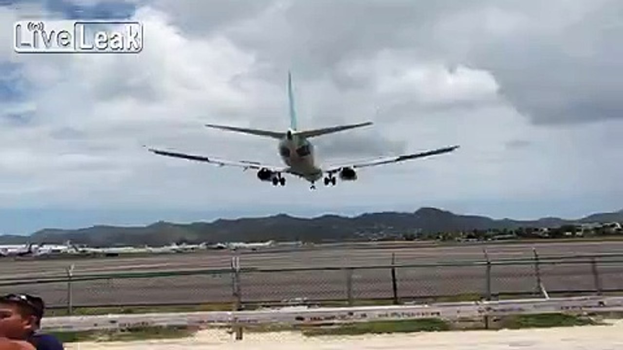 Caribbean Airlines B738 Approach-Landing at St. Maarten