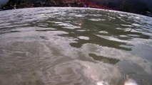 Navegação a bordo de uma prancha a remos, SUP todo reciclado, de garrfas PET, amarrados ao perfil do barco, Ubatuba, SP, Brasil