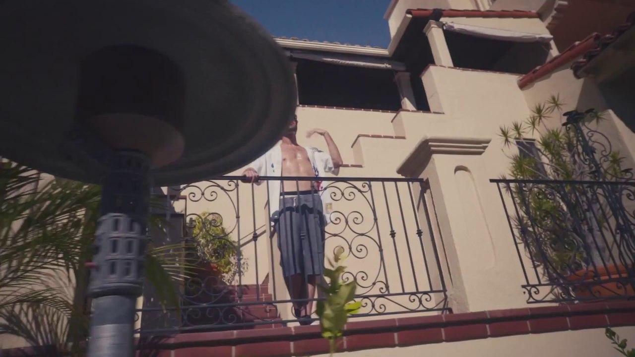 Rapper filmed epic free video with McLaren, Boat and Chicks