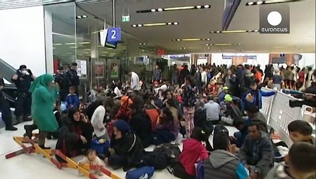 Migliaia di migranti bloccati a Salisburgo, in Germania cresce la pressione sul governo