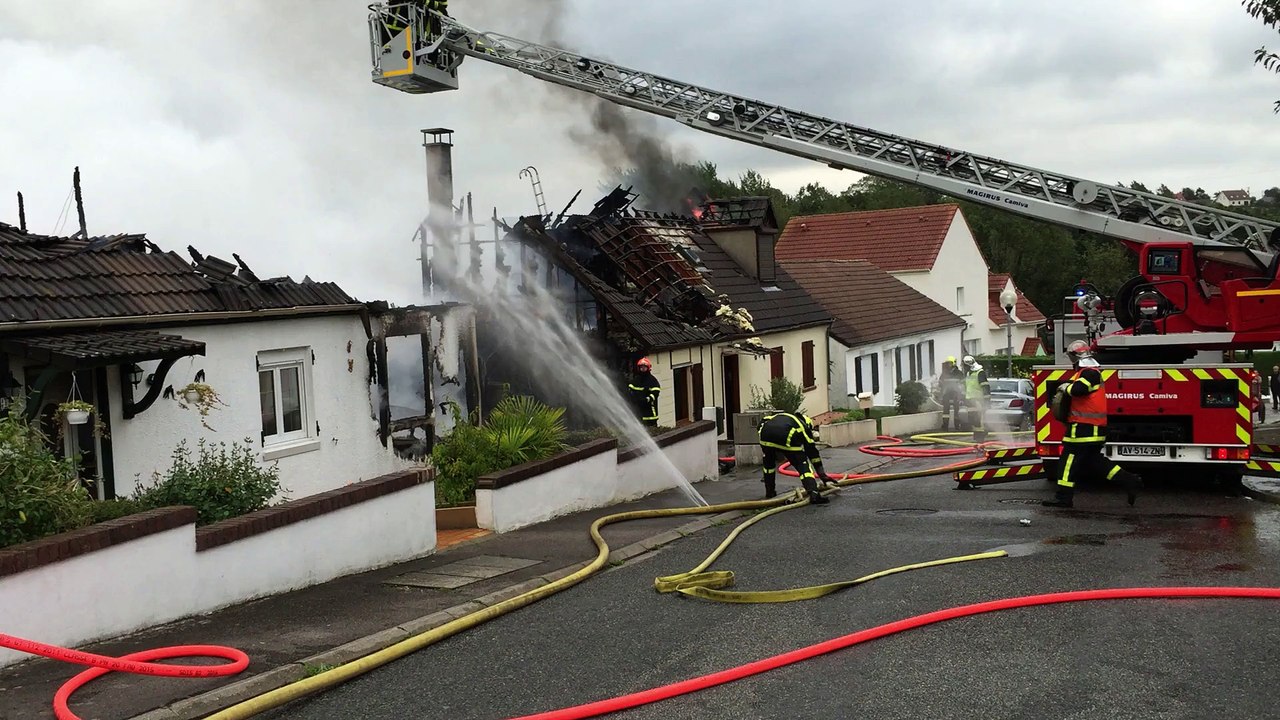 Feu d'habitations à Hesdin l'Abbé (Pas-de-Calais)