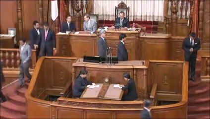 山本太郎が１人牛歩 喪服に数珠で焼香のパフォーマンス 【安倍首相問責決議案2015.09.18】