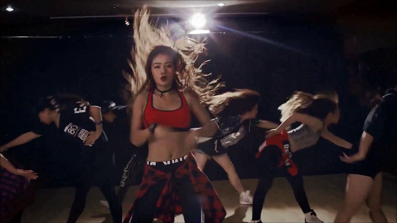Stay Cool! - Kratae RSiam Dance Mirror