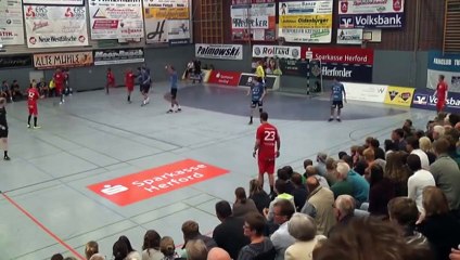 Phil Schrage (Oberliga allemande handball) ridiculise le gardien depuis son aile