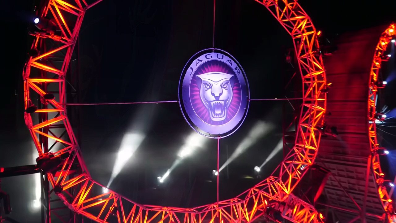 Looping de 19,08 mètres, record du monde pour le Jaguar F-Pace