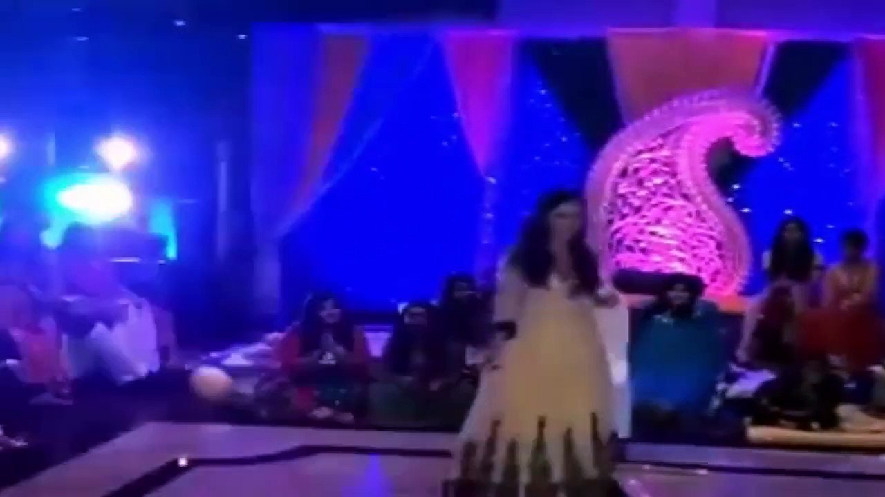 Pakistani Wedding Mehndi Dance By Yount boy and Cute Girl HD