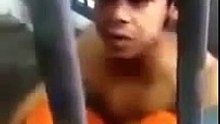 BURMALI ARAKANLI PATANILI MYANMARLI MAZLUM ÇOCUK HAPİSTE KUR-ANI KERİMDEKİ AYETLERİ ÇOK GÜZEL OKUYOR
