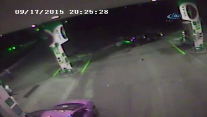 Otomobil akaryakıt istasyonuna daldı