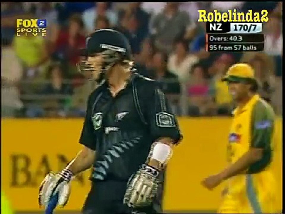 Brett Lee insane dangerous beamer- was it on purpose- Brendan McCullum ANGRY