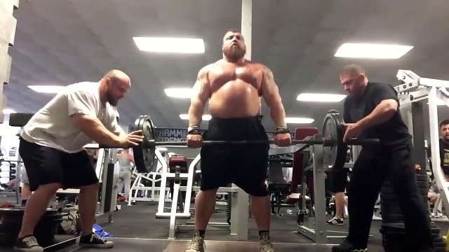 Il soulève 420 kg !