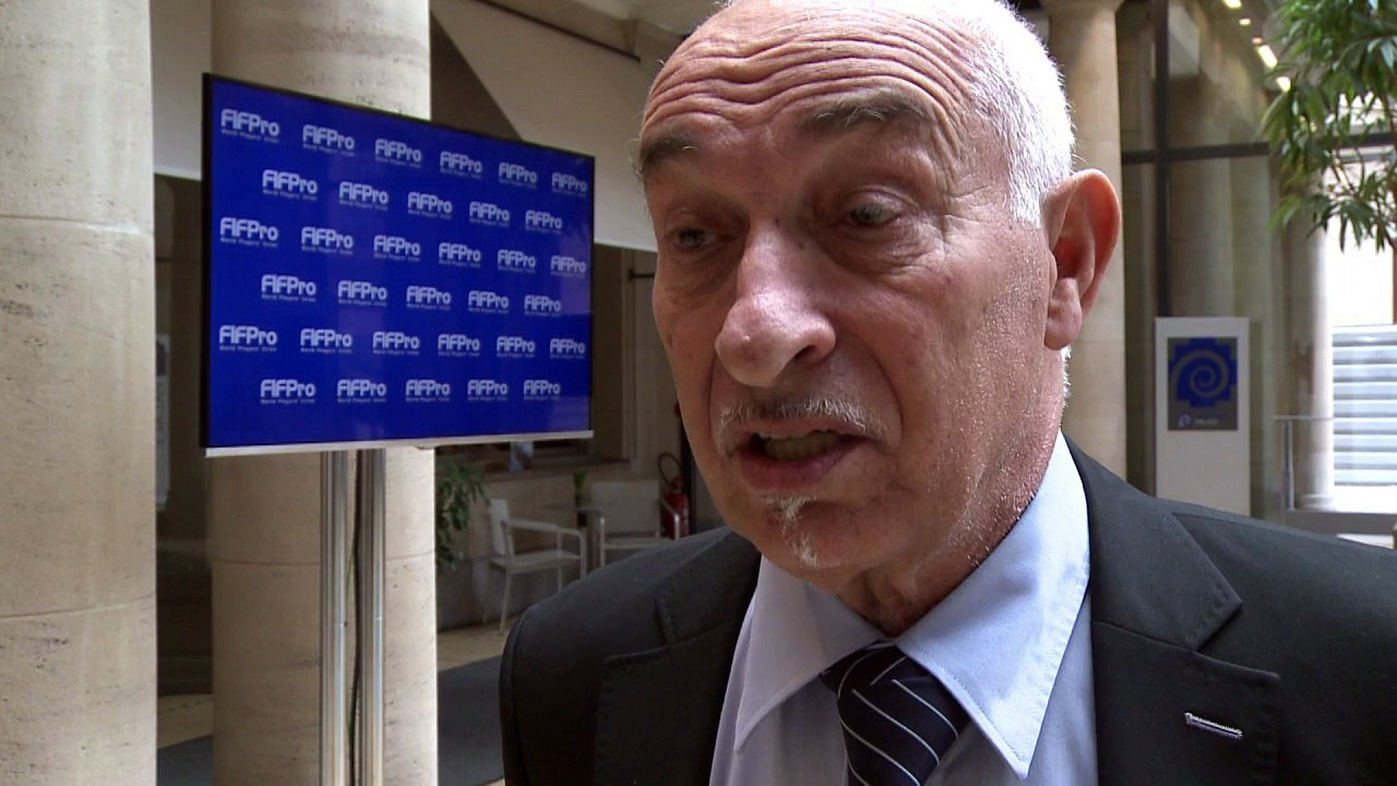 Transferts en football: le syndicat international des joueurs en justice