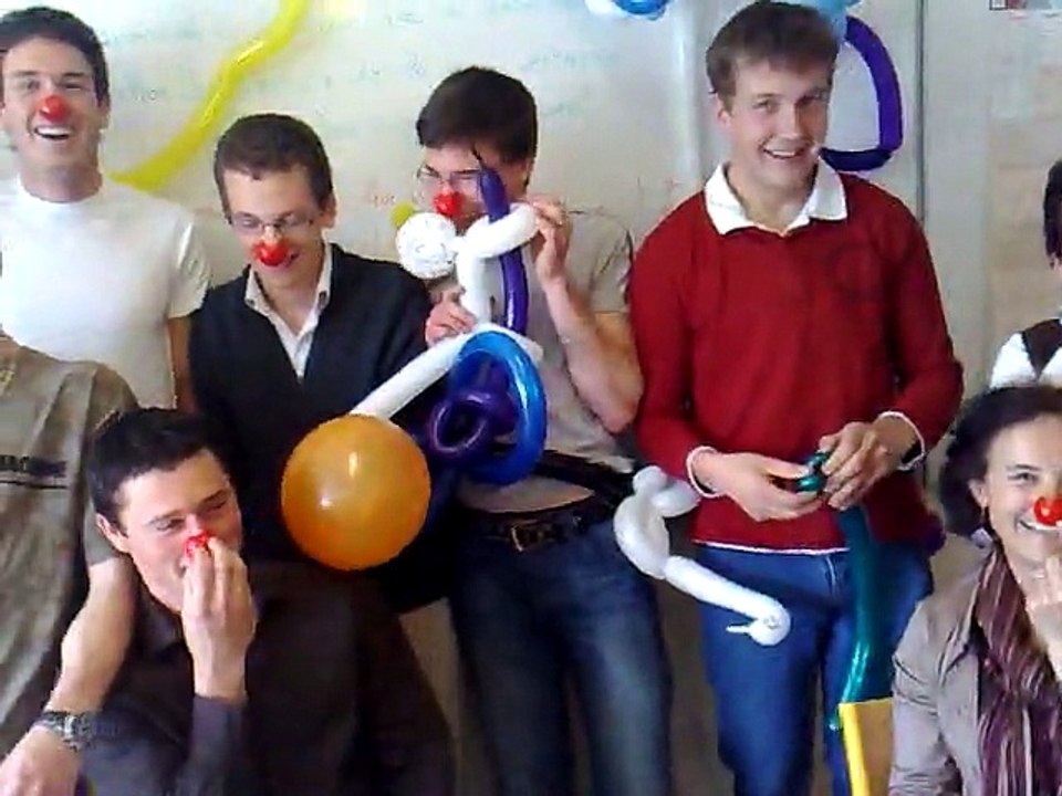 le clown Cassou au service des entreprises !! rire sketchs sculptures au programme..