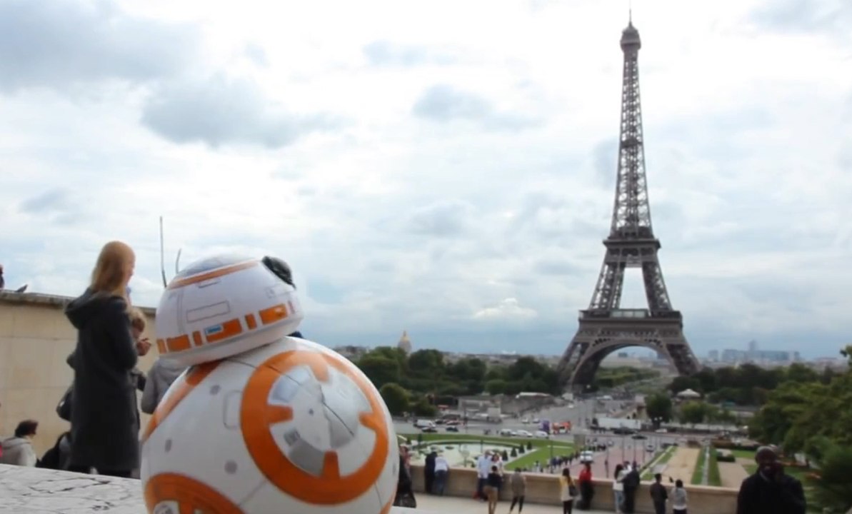 Star Wars : droid BB-8 visits Paris