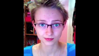 Atteinte de trichotillomanie, elle se prend en photo depuis 7 ans