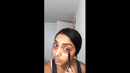 Elle utilise du rouge à lèvre pour masquer ses cernes et ça marche !