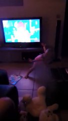 Ma princess Alyson 22mois danse sur le clip de Sia "Chandelier"