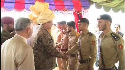 Télécharger la video: General Raheel Sharif, Chief of Army Staff (COAS) visited South Waziristan Agency (SWA) today and inaugurated multiple projects as part of a post operation comprehensive rehabilitation plan for FATA.