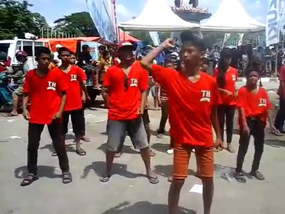 dangdut TEMON HOLIC ( Goyang Morena ) Manahan , sunday