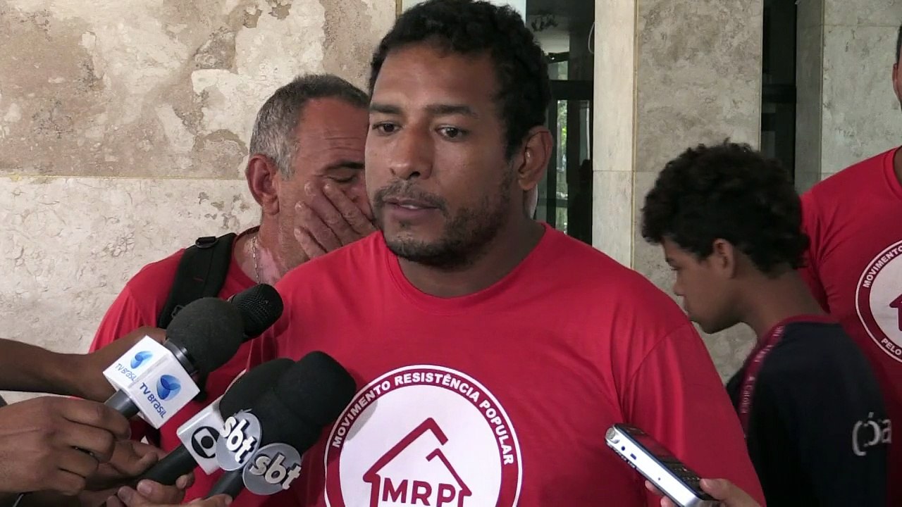 Familias sin techo ocupan hotel en Brasilia