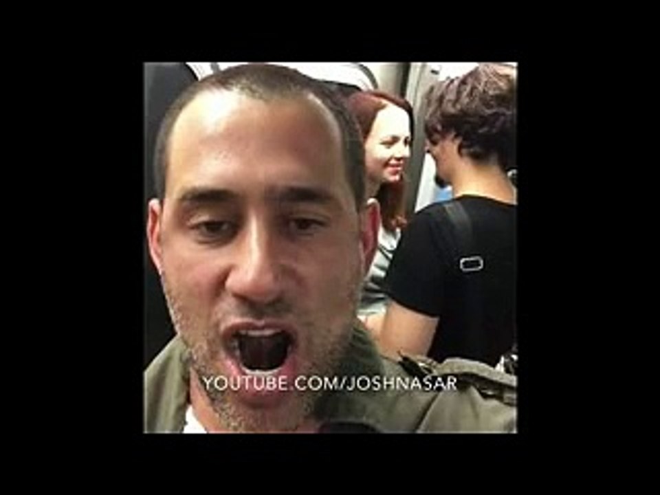 Passageiro constrange casal se pegando no metrô