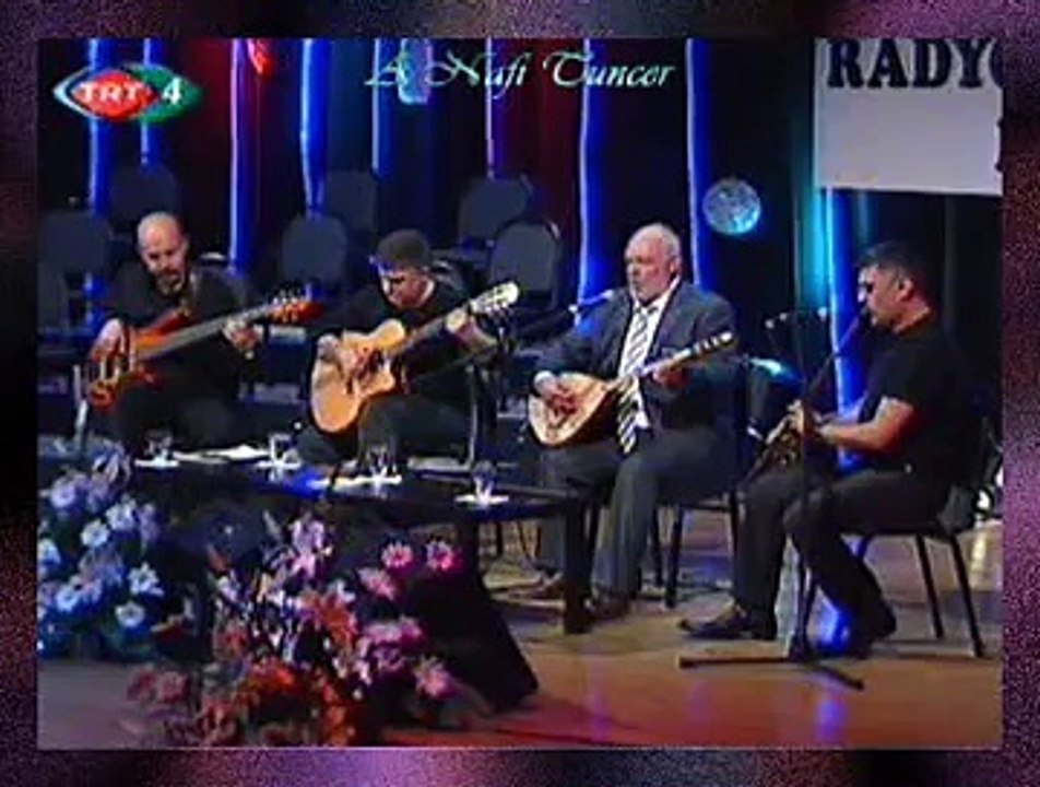 Musa EROĞLU (Bağlama) *Başım Alır Diyar Diyar Giderim* (Nem Kaldı) (2)