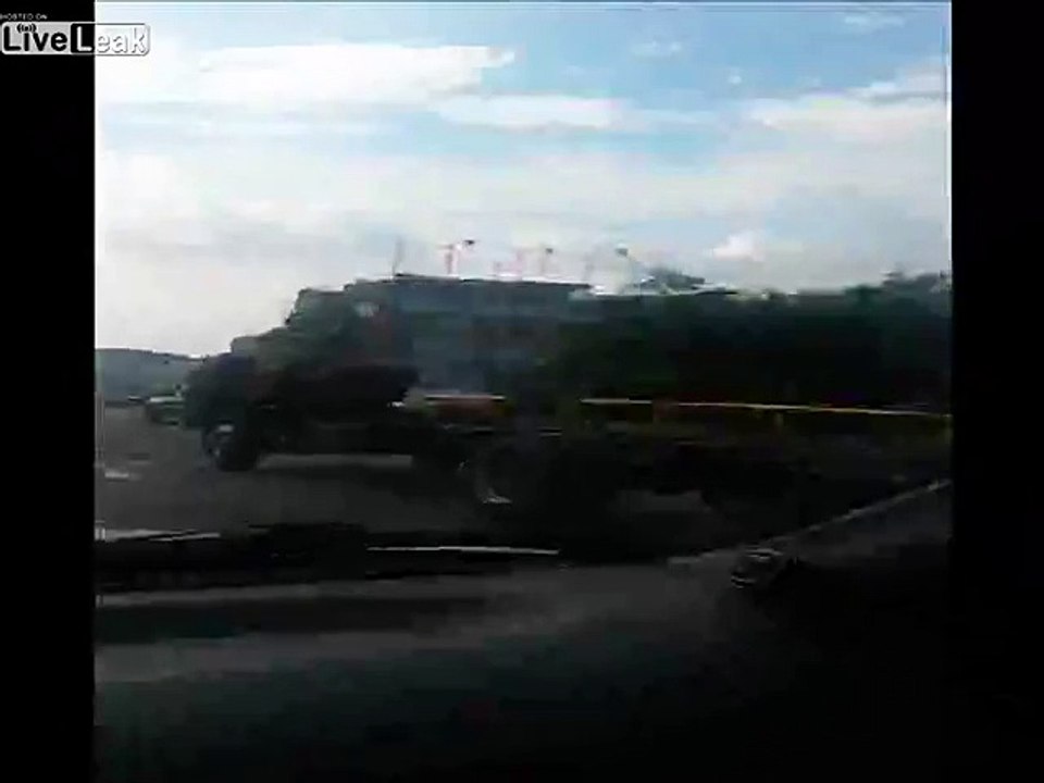 truck with no external cover! wtf