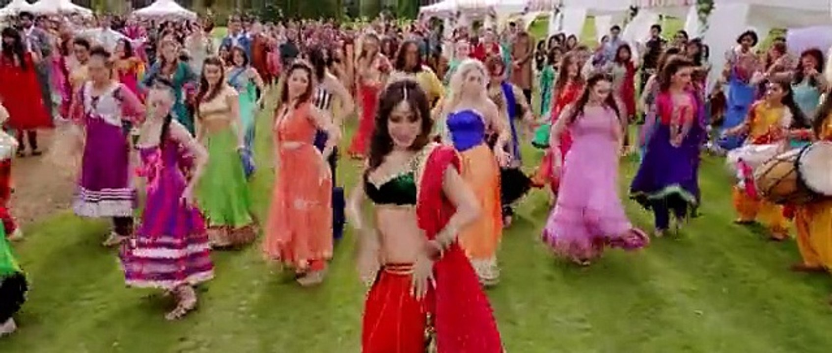 Suit Tera Laal Rang Da - Song - Yamla Pagla Deewana 2
