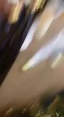 VIDÉO BUZZ : L'HOMOSEXUEL PAPE MBAYE SE FAIT OFFRIR DE L'ARGENT GRACE A DES PAS DE DANSE