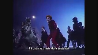 Dilma cantando thriller