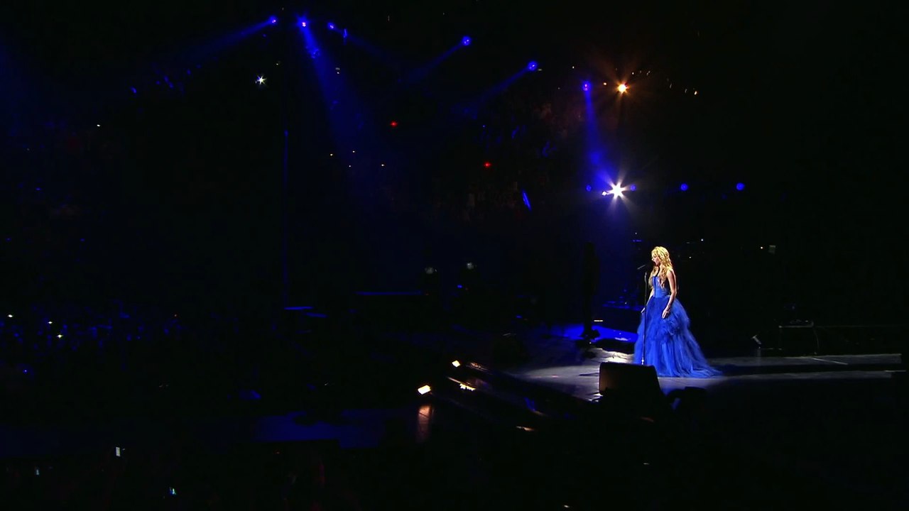 Shakira - Antes De Las Seis (Live From Paris)