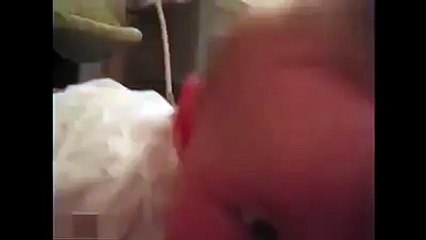 OMG!!! so cute ,,,,,,, the lovely baby 3