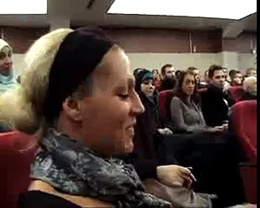 Deutsche Frau konvertiert zum Islam. Auch wenn es Sarrazin nicht passt! (3/8)