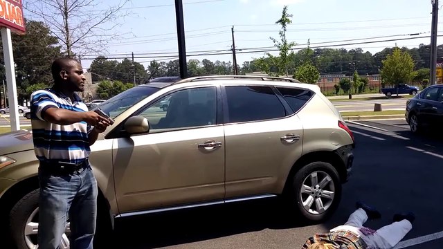 Man hold robber at gunpoint after trying to steal his car... Crazy Americans!