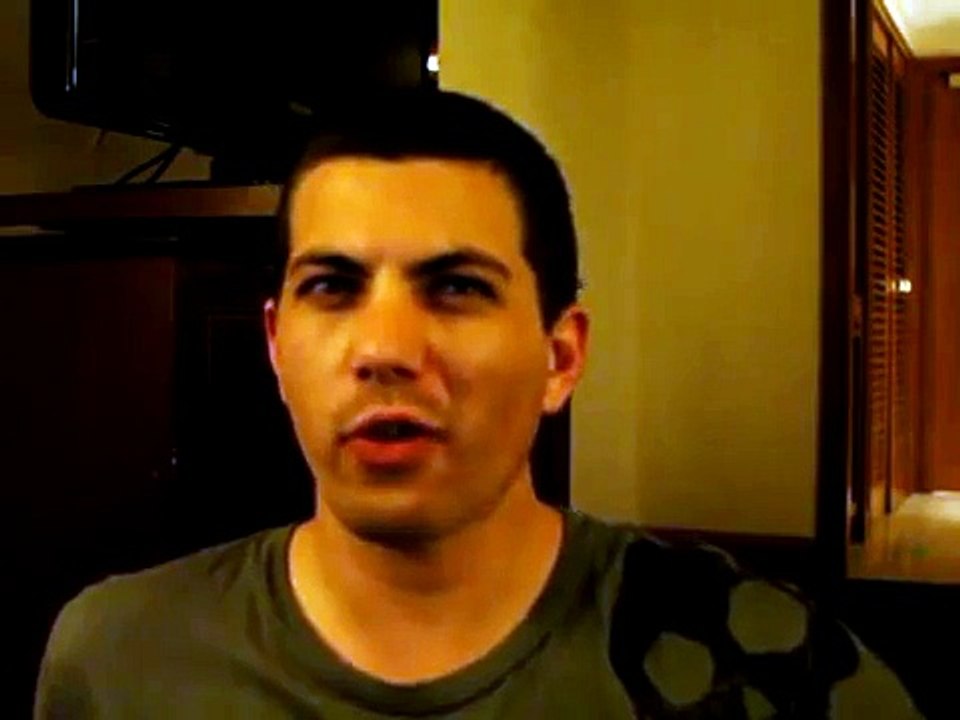 Man can't sleep because of F1 race in Singapour and goes crazy