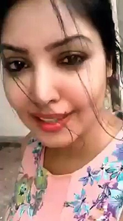 Larki nay kuch kaha, Kaya?