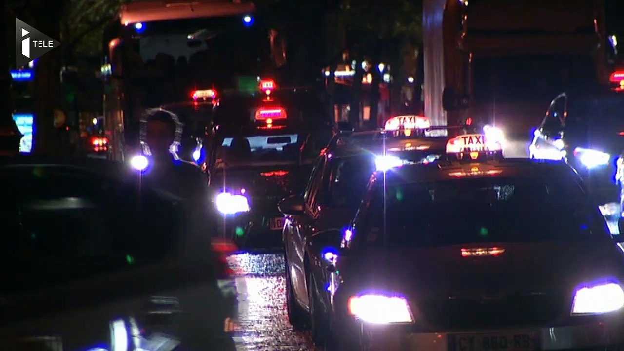Une compagnie de taxis propose une course de nuit à 10 euros