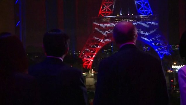 La tour Eiffel illuminée aux couleurs de la Corée du Sud