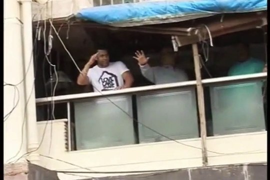 Salman Khan waves out to fan on the occasion of eid
