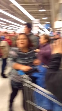 Séisme au Chili : un Supermarché ferme ses portes et enferme ses clients à l'interieur