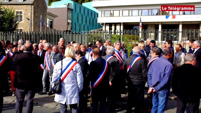 Saint-Brieuc. De nombreux élus protestent contre la baisse des dotations