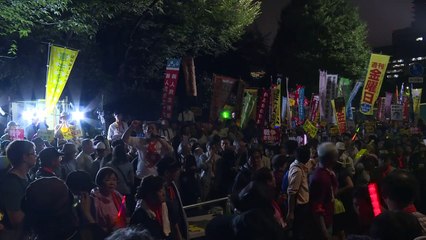 Japoneses protestam contra lei de segurança